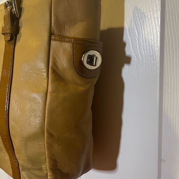 Vintage Coach Leatherware Est. 1941 tan shoulder bag with brown straps and trims - Picture 5 of 16